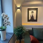 Deribasovskaya 12 * Odesa